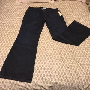 Joe’s Jeans wide leg Leila Jean with 2 pockets.